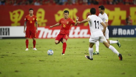 标题：世预赛0-0闷平伊朗，国足12强赛获首分