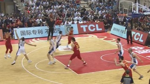 中国红队亚洲杯决赛1分惜败澳大利亚，胡明轩绝杀三分弹框而出
