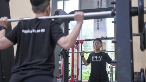 中国香港亚足联0-3巴勒斯坦亚足联——历史性突围与悲情告别