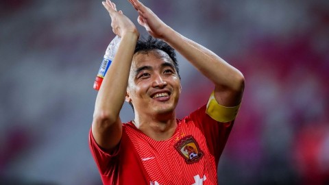 恒大球员最年轻队长张奥凯，“郑智系袖标”传承之后他去哪了？